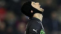 Brankář Petr Čech zpytuje svědomí poté, co inkasoval v zápase s Norskem. Brankář Petr Čech zpytuje svědomí poté, co inkasoval v zápase s Norskem.