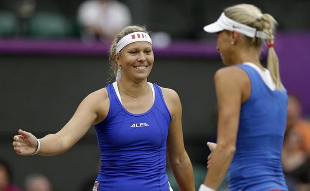To je ono! Vlevo Lucie Hradecká, vpravo Andrea Hlaváčková... 