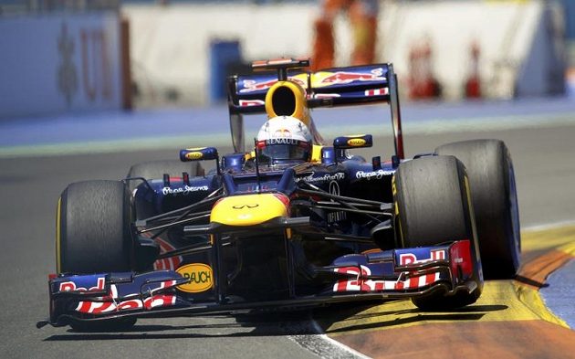 Sebastian Vettel na trati ve Valencii.