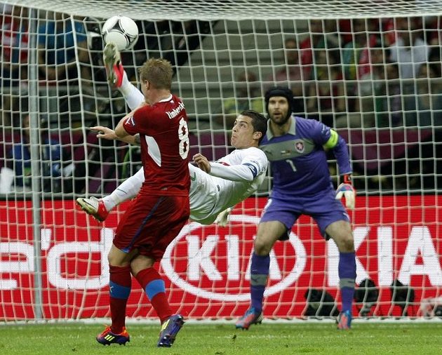 Ronaldo vystřihl nůžky, obránce David Limberský jen přihlížel 