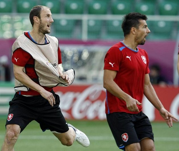 Roman Hubník a Milan Baroš na tréninku fotbalové reprezentace před zápasem s Polskem