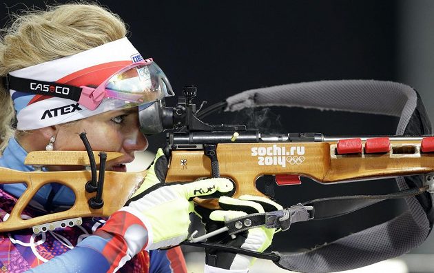 Biatlonistka Gabriela Soukalová na olympijské střelnici.