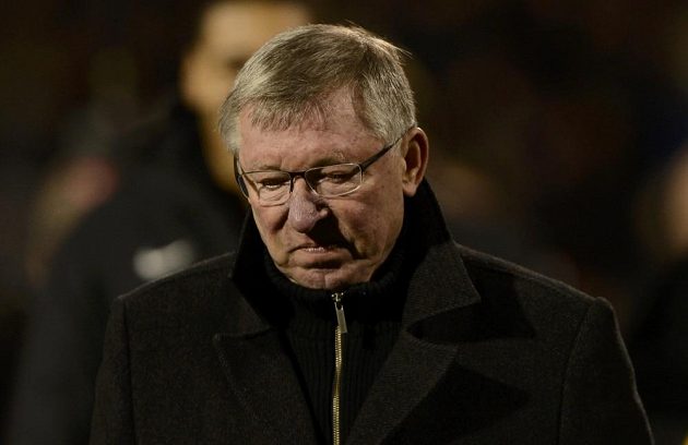 Zasmušilý Sir Alex Ferguson, kouč fotbalistů Manchesteru United.