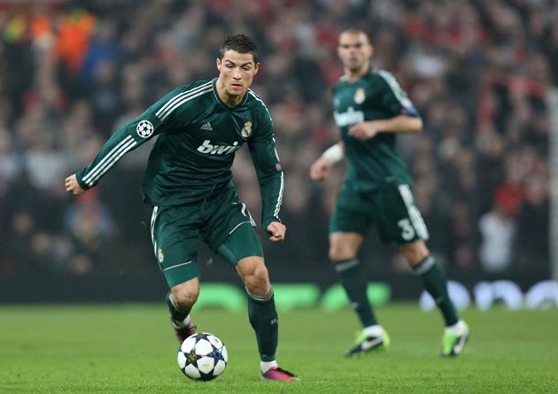 Cristiano Ronaldo v dresu Realu Madrid v zápase proti Manchesteru United.