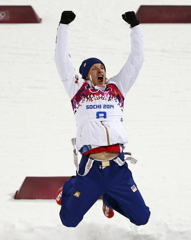 Obrovská radost ve tváři biatlonisty Ondřeje Moravce ze zisku stříbrné medaile na olympiádě v Soči. 