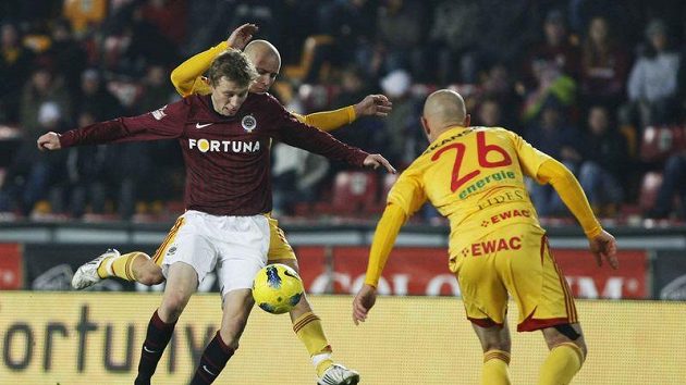 Sparťan Ladislav Krejčí si v pohárovém zápase vykloubil rameno. Sparťan Ladislav Krejčí si v pohárovém zápase vykloubil rameno.