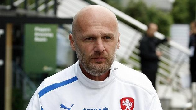 Michal Bílek přichází na trénink v Polské Vratislavi Michal Bílek přichází na trénink v Polské Vratislavi