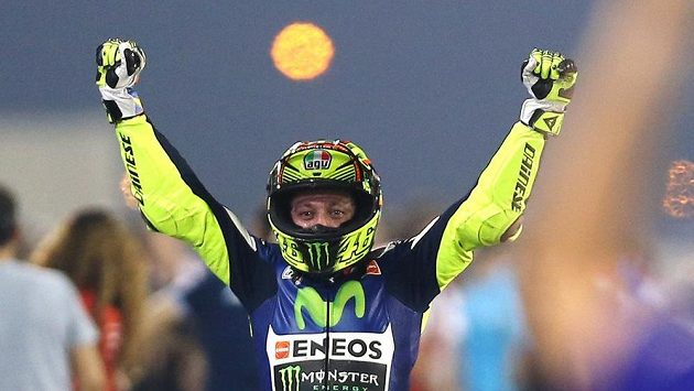 Pro 109. vítězství v kariéře a 83. v nejsilnější třídě si na úvod své dvacáté sezóny v MS dojel v Kataru šestatřicetiletý Valentino Rossi. Pro 109. vítězství v kariéře a 83. v nejsilnější třídě si na úvod své dvacáté sezóny v MS dojel v Kataru šestatřicetiletý Valentino Rossi.