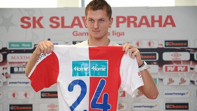 Tomáš Necid oblékne slávistický dres s číslem 24, což koresponduje i s jeho věkem.