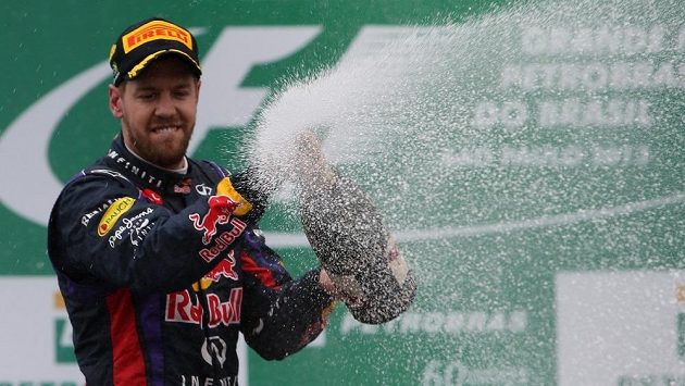 Suverén šampionátu formule 1, německý pilot Sebastian Vettel.