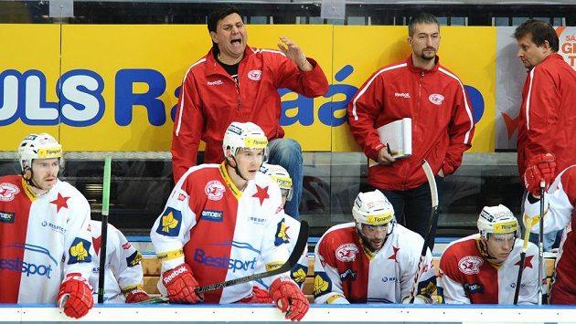 Trenér Slavie Praha Vladimír Růžička během utkání s Litvínovem.