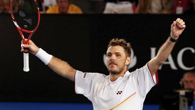 Švýcar Stanislas Wawrinka se raduje z vítězství nad Novakem Djokovičem ze Srbska ve čtvrtfinále Australian Open.