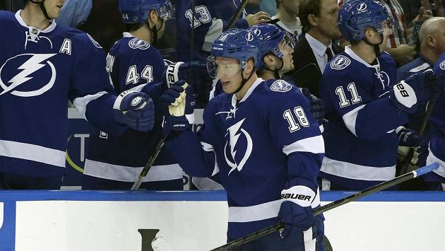 NHL: Ani v trpasličím hokeji by se nic takového nestalo, láteřil kouč Tampy. Radost mu dělal jen Palát NHL: Ani v trpasličím hokeji by se nic takového nestalo, láteřil kouč Tampy. Radost mu dělal jen Palát