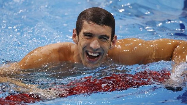 Michael Phelps se raduje, konečně se dočkal první zlaté medaile z olympijských her v Londýně. Michael Phelps se raduje, konečně se dočkal první zlaté medaile z olympijských her v Londýně.