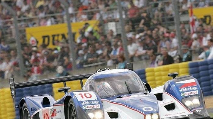 Vůz Lola-Aston Martin stáje Charouz Racing System při závodu 24 hodin Le Mans.