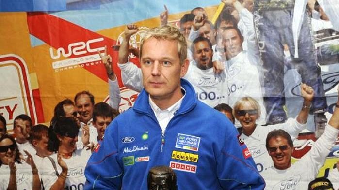 Jarmo Lehtinen s trofejí ve Walesu