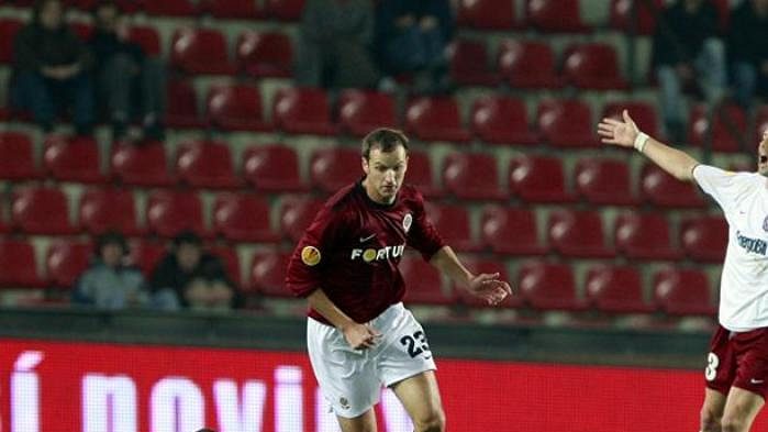 Fotbalista Sparty Denis Kovba během zápasu proti Kluži