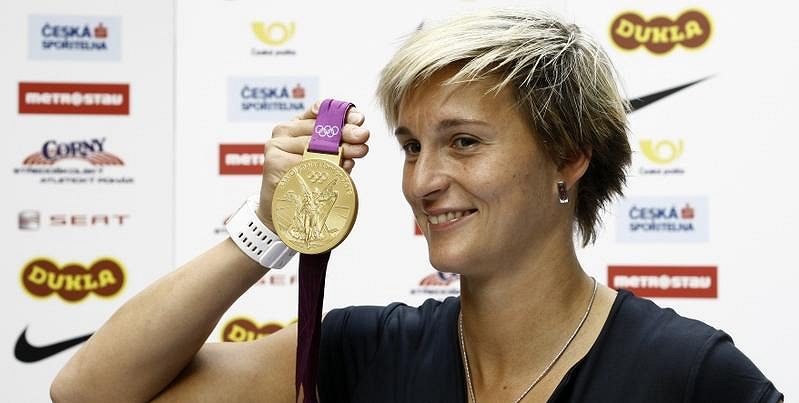 Barbora Špotáková se zlatou medailí.
