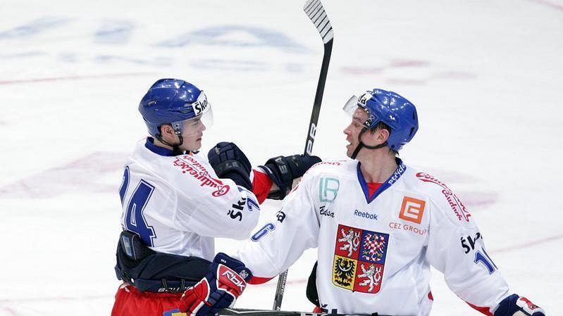 Čeští hokejisté Jiří Hudler (vlevo) s Petrem Čajánkem.