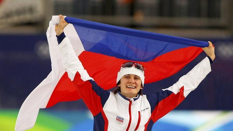 Martina Sáblíková se na OH raduje ze zisku zlaté medaile ze závodu na 3000 metrů
