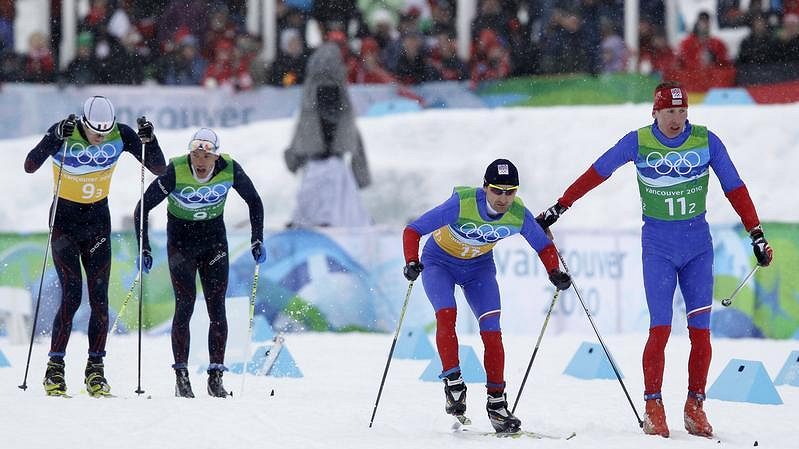 Lukáš Bauer vysílá Jiřího Magála do třetího úseku na druhé pozici 