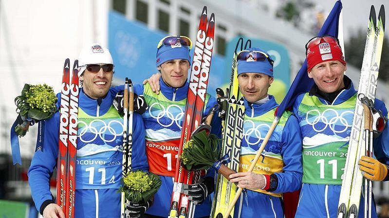 Složení české štafety (zleva) Martin Koukal, Martin Jakš, Jiří Magál a Lukáš Bauer vybojovala v olympijském závodě bronzové medaile.