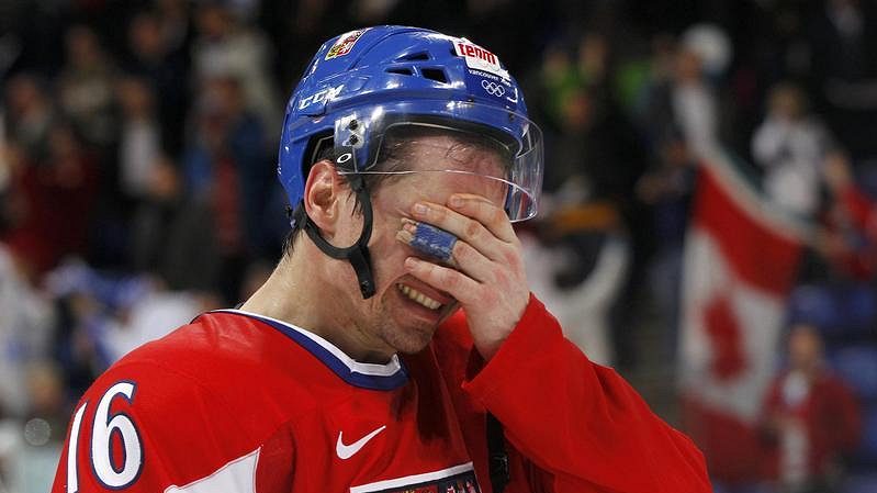 Zklamaný Petr Čajánek po vyřazení českého týmu z olympijského turnaje ve čtvrtfinále od Finska.