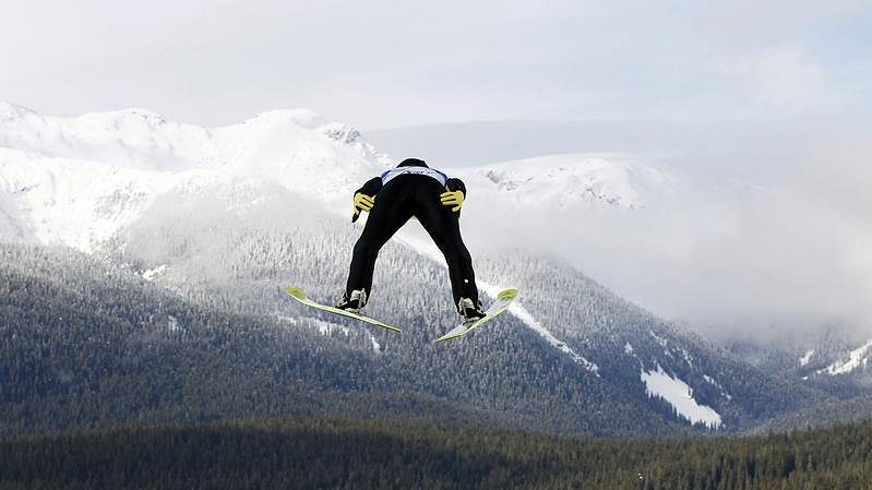 Výhled na Whistler při skoku Noriaki Kasaie z Japonska 