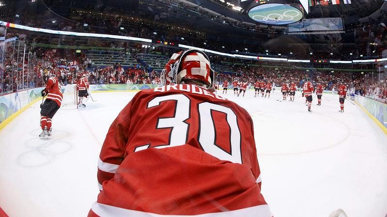 Kanadský brankář Martin Brodeur před zápasem s Norskem