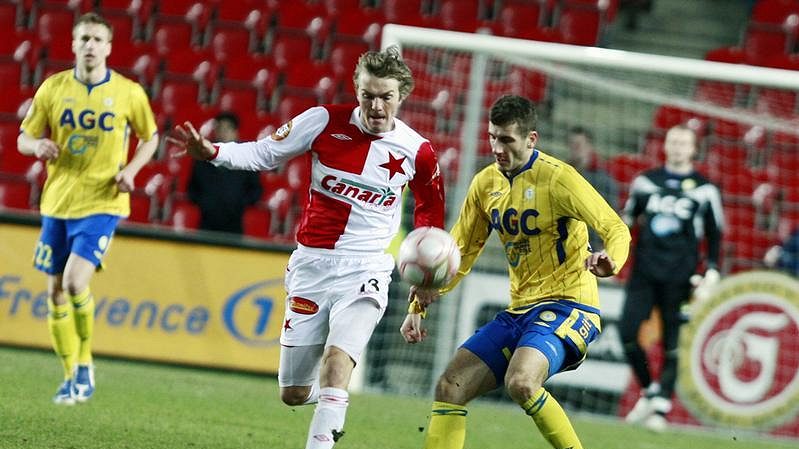 Teplický Admir Ljevakovič (vpravo) v souboji s Milanem Černým ze Slavie