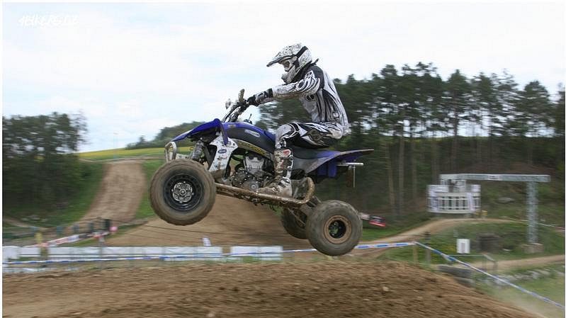 Martin Liška při závodu MČR v cross country čtyřkolek v Jiníně.
