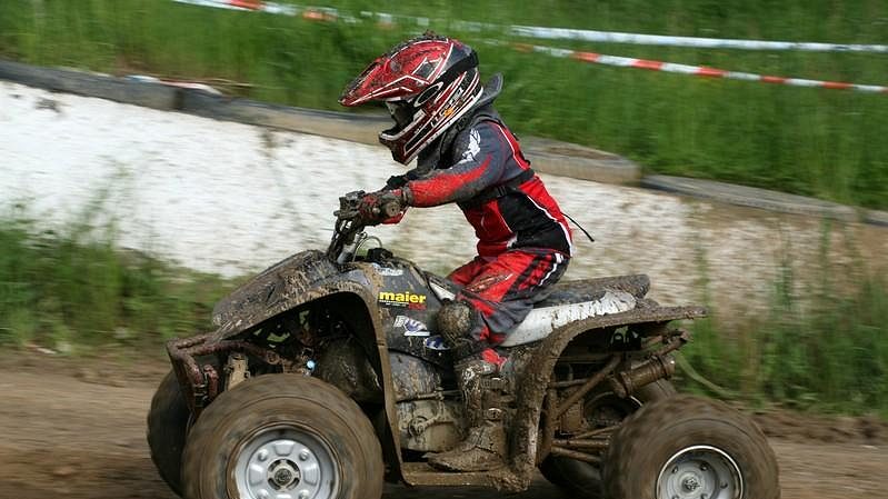 Závod MČR v cross country čtyřkolek v Sedlčanech.
