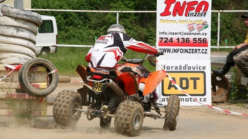Závod MČR v cross country čtyřkolek v Sedlčanech.