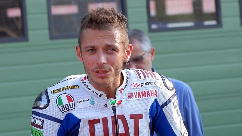 Valentino Rossi odpovídá na dotazy novinářů po testu v Brně.