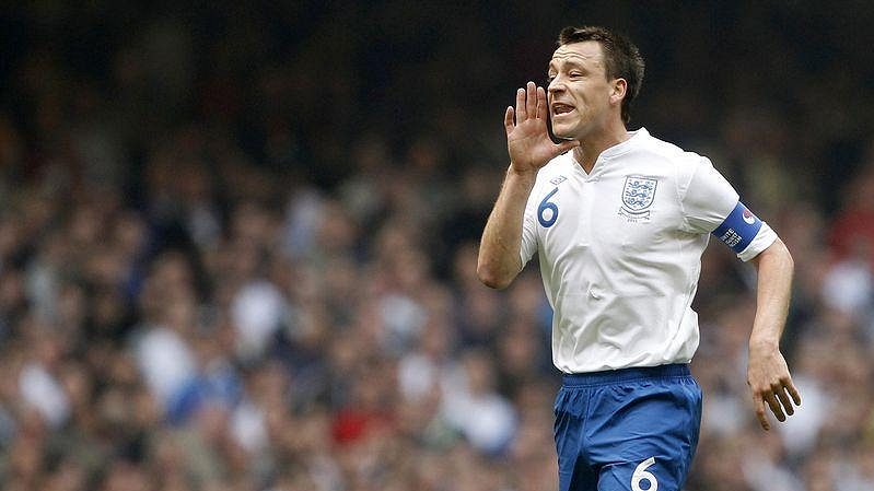 John Terry ve Walesu znovu navlékl kapitánskou pásku anglické reprezentace.