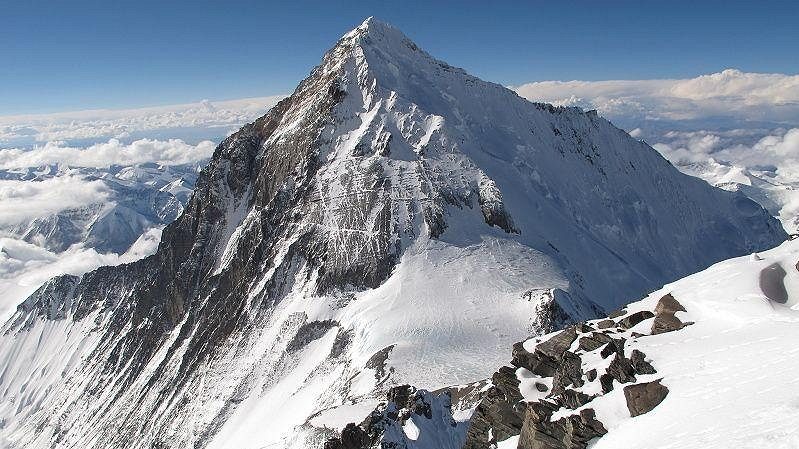 Mount Everest při pohledu z vrcholu Lhoce