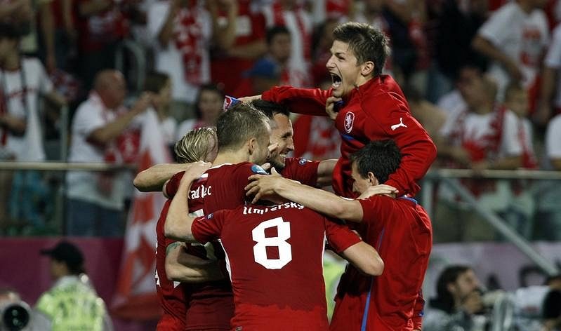 Čeští fotbalisté se radují z postupu do čtvrtfinále mistrovtsví Evropy.