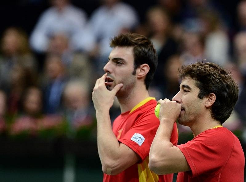 Španělský debl Marcel Granollers (vlevo) a Marc López.