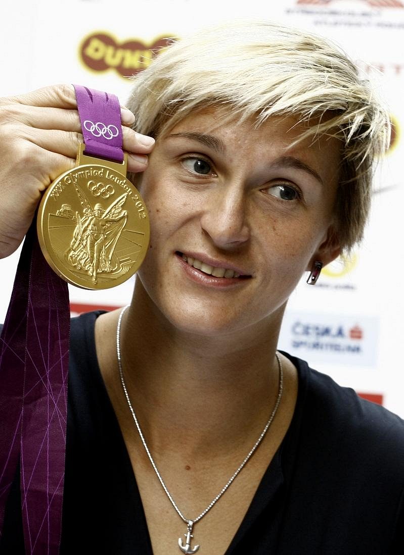 Barbora Špotáková se zlatou medailí.