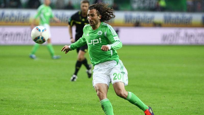 Petr Jiráček při své bundesligové premiéře v dresu Wolfsburgu proti Kolínu.