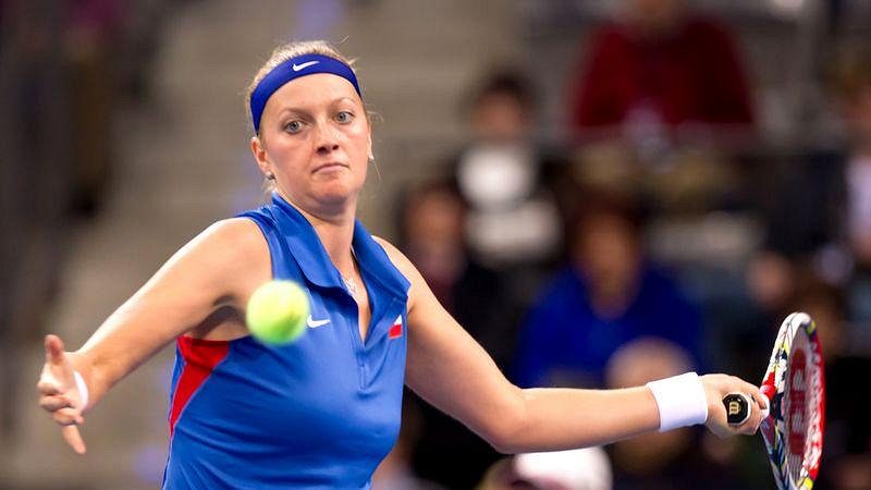 Petra Kvitová při fedcupovém utkání s Němkou Julií Görgesovou.
