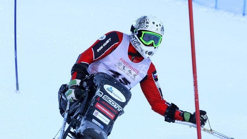 Nejlepší světoví handicapovaní lyžaři na monoski se ukáží o víkendu ve Špindlerově Mlýně