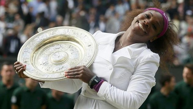 Šťastná Serena Williamsová, vítězka ženské dvouhry ve Wimbledonu 2012