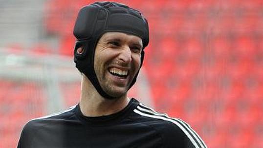 FOTBAL: Mourinho má zamotanou hlavu. Čech v brance zářil, gól dostal po sporném momentu FOTBAL: Mourinho má zamotanou hlavu. Čech v brance zářil, gól dostal po sporném momentu
