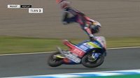 Český motocyklový závodník Filip Salač měl během tréninkového dne před motocyklovou Velkou cenou Japonska těžký pád. Český motocyklový závodník Filip Salač měl během tréninkového dne před motocyklovou Velkou cenou Japonska těžký pád.