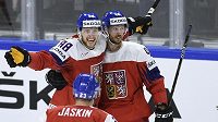 Čeští hráči (zleva) David Pastrňák, Dmitrij Jaškin a David Krejčí se radují z gólu proti Rusku. Čeští hráči (zleva) David Pastrňák, Dmitrij Jaškin a David Krejčí se radují z gólu proti Rusku.