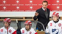 Hokejový kouč Antti Törmänen na střídačce. Hokejový kouč Antti Törmänen na střídačce.