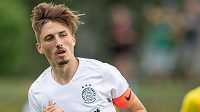 Mladík Jan Fortelný s kapitánskou páskou Sparty. Mladík Jan Fortelný s kapitánskou páskou Sparty.