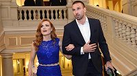 Gabriela Koukalová s manželem Petrem míří na vyhlášení ankety Biatlonista roku. Gabriela Koukalová s manželem Petrem míří na vyhlášení ankety Biatlonista roku.