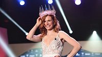 Gabriela Koukalová s trofejí pro vítěze ankety Sportovec roku. Gabriela Koukalová s trofejí pro vítěze ankety Sportovec roku.